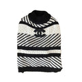 Maglione a righe bianche e nere con logo per cani