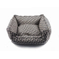 Cuccia per cani in similpelle con monogramma.