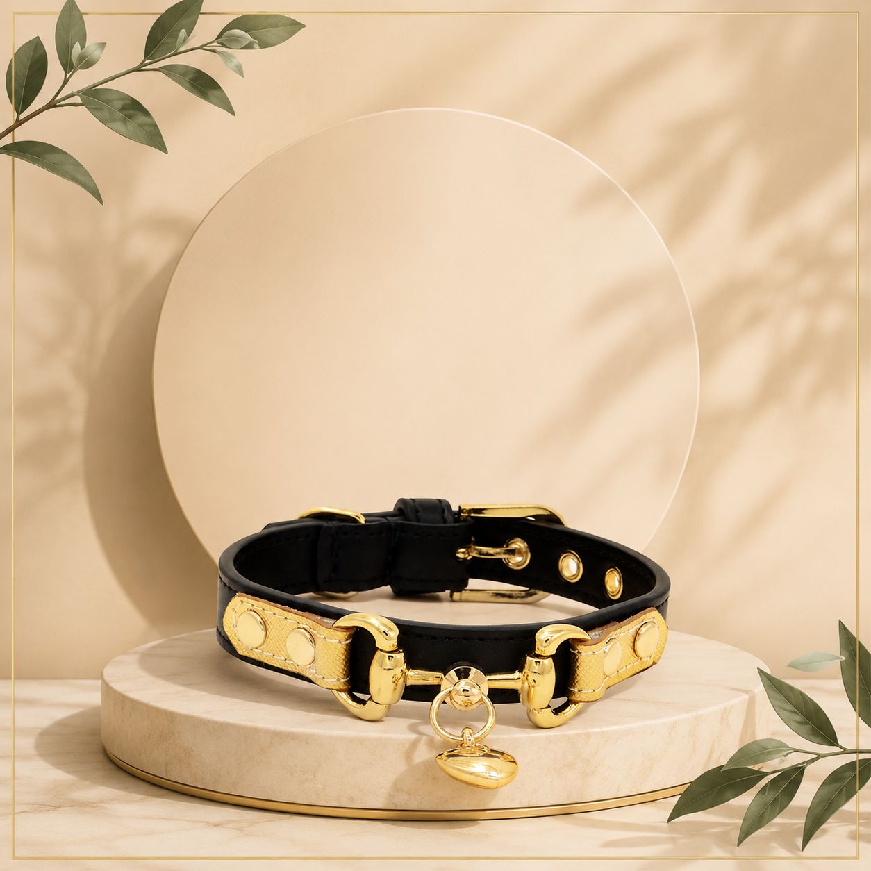 Collare Elegance in Pelle con Dettagli Oro
