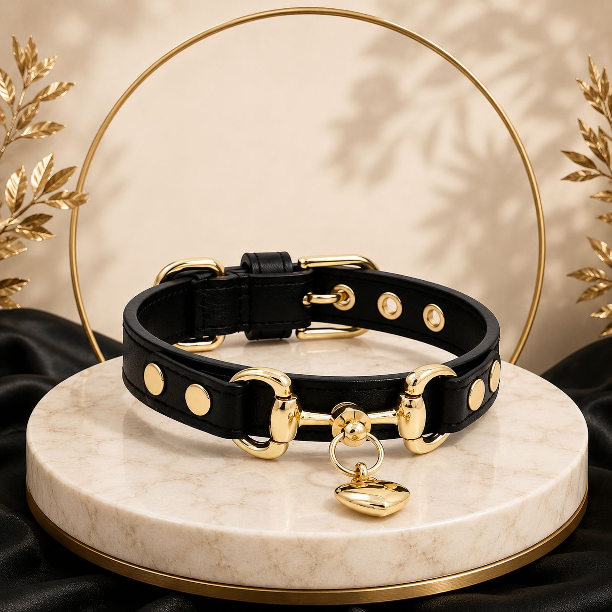 Collare Elegance in Pelle con Dettagli Oro