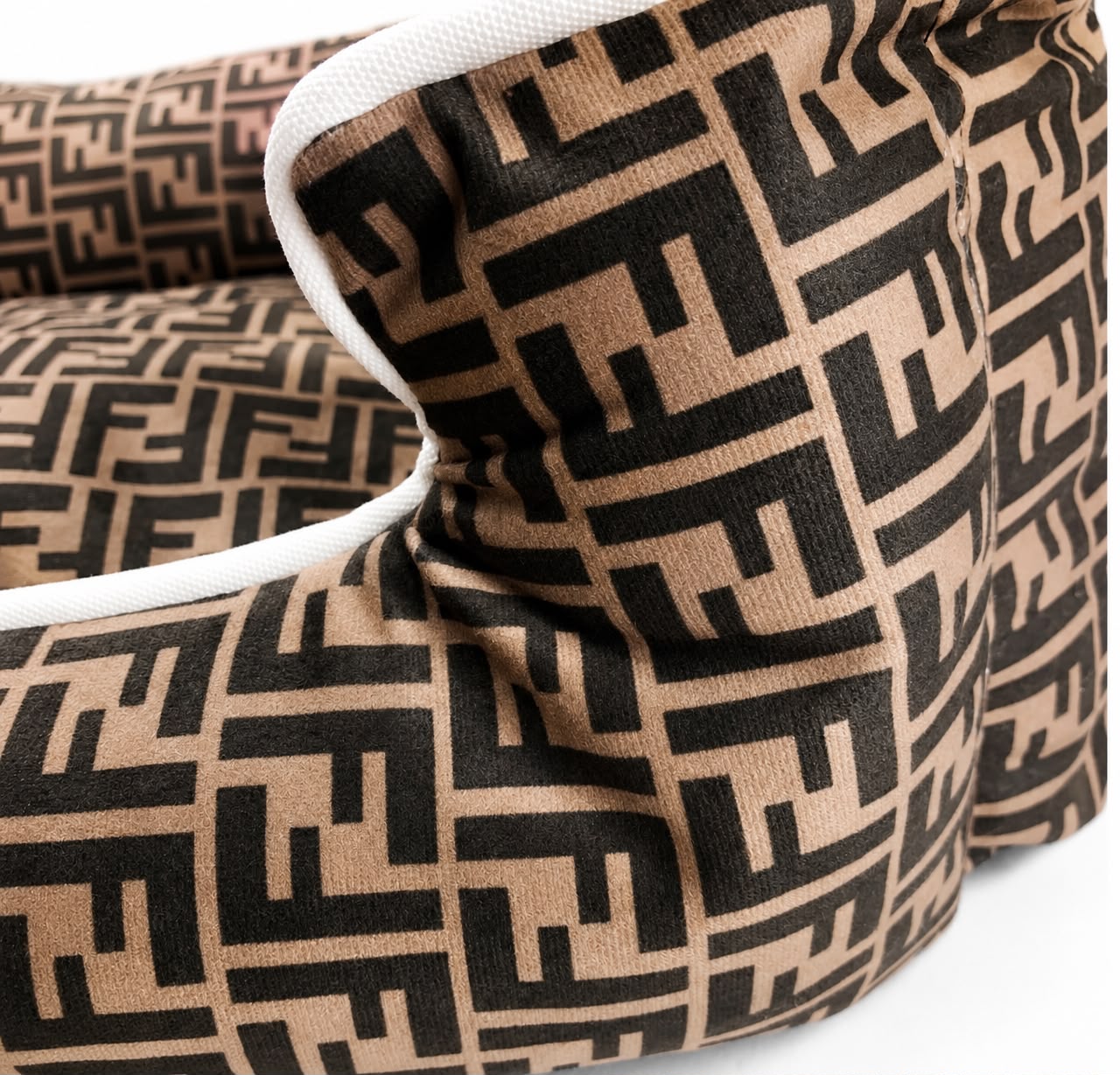 Cuccia Luxury Monogram Marrone per Cani – Letto Premium Morbido e Confortevole